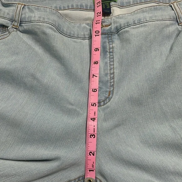 C Wonder jeans crop/capri size 22W light wash 5 pocket style button/zip closure - Picture 11 of 13